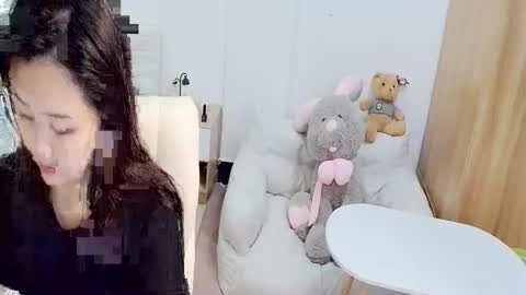 Snapshot of sun_yummy chatting on 09.28.25 Lucis online show from 09.28.25