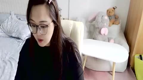 Snapshot of sun_yummy chatting on 10.31.25 Lucis online show from 10.31.25