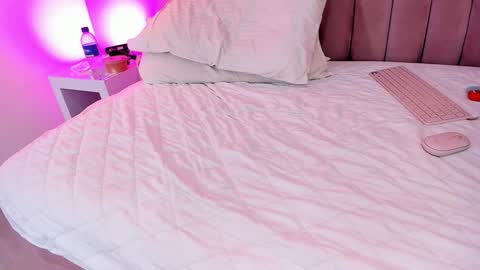 Snapshot of sunnypage chatting on 10.19.25      online show from 10.19.25