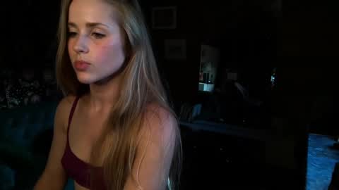 Snapshot of sunshine_pixie chatting on 03.05.25 Sunray online show from 03.05.25