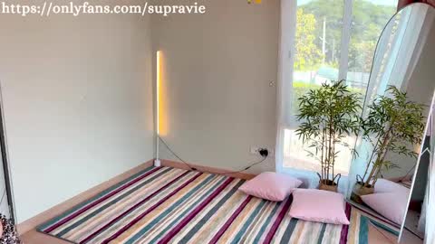 Snapshot of supremeraven chatting on 01.16.25 Raven - Ravie online show from 01.16.25