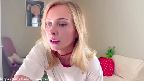 Snapshot of supremeraven chatting on 09.24.25 Raven - Ravie online show from 09.24.25