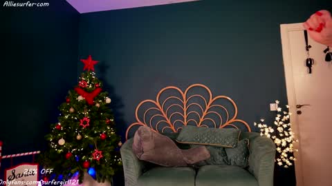 Snapshot of surfergirl121 chatting on 12.14.24 Allie online show from 12.14.24