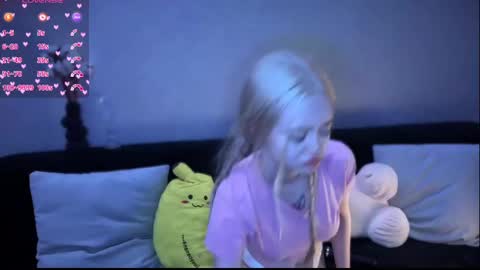 Snapshot of susieevans chatting on 02.25.25 Sue online show from 02.25.25