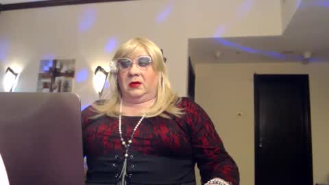 Snapshot of suzannebanci chatting on 12.13.24 My name is Sissy or more fully Suzanna Aprilia Maria Mariquita Catarina Chinita Banci. Soy una puta - que chimba ladybug online show from 12.13.24