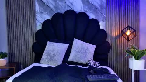 Snapshot of suzie_cox chatting on 09.22.25 suzie_cox online show from 09.22.25