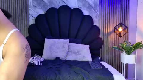 Snapshot of suzie_cox chatting on 09.24.25 suzie_cox online show from 09.24.25