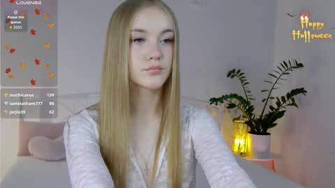 Snapshot of suzipons chatting on 10.18.25 Suzi online show from 10.18.25