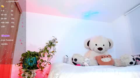 Snapshot of sweet__little_doll chatting on 10.11.25 LISSA online show from 10.11.25