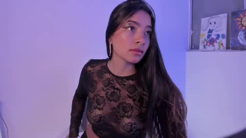 Snapshot of sweet_and_wild05 chatting on 10.01.25 Julieta online show from 10.01.25