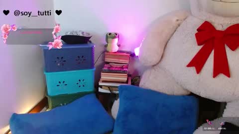 Snapshot of sweet_bluee chatting on 12.30.24 Tutti online show from 12.30.24