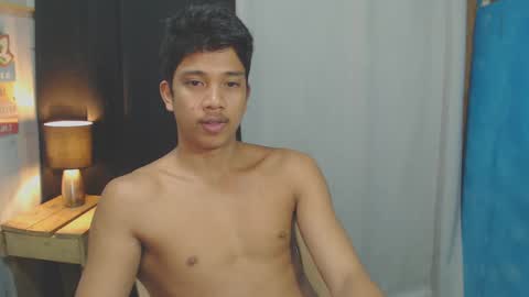 Snapshot of sweet_guyxx chatting on 01.05.25 sweet_guyxx online show from 01.05.25