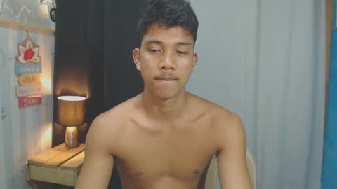 Snapshot of sweet_guyxx chatting on 01.19.25 sweet_guyxx online show from 01.19.25