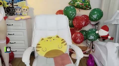 Snapshot of sweet_jam_ chatting on 01.27.25 My name is LAN LAN and the cats name is keiko online show from 01.27.25