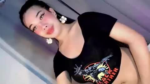 Snapshot of sweet_katrina69 chatting on 10.19.25 sweet_katrina69 online show from 10.19.25