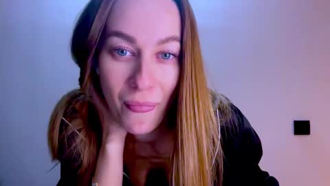 Mia online show from 10.20.25