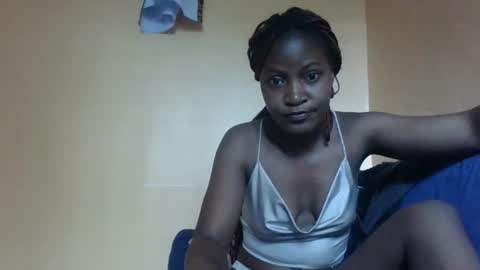 Snapshot of sweet_zella chatting on 10.27.25 zellate online show from 10.27.25