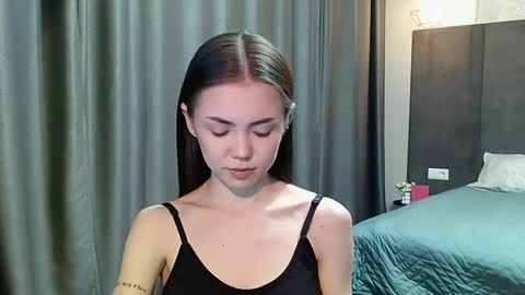 Snapshot of sweetieee_kira chatting on 10.05.25 sweetieee_kira online show from 10.05.25