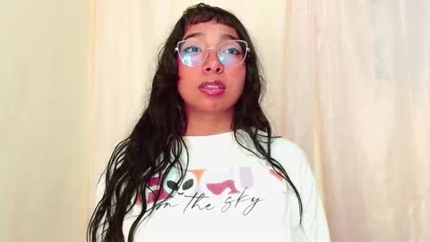 Snapshot of sweetkairi chatting on 11.09.25 mishel online show from 11.09.25