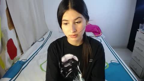 Snapshot of sweetpink1_ chatting on 10.17.25 Caro  Lily online show from 10.17.25