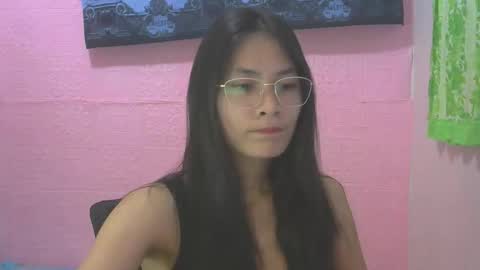 Snapshot of sweetsexygirl20 chatting on 10.17.25 Mia online show from 10.17.25