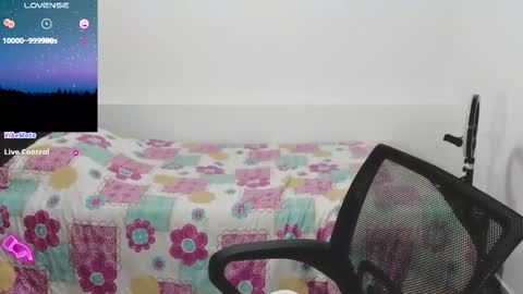 Snapshot of sweetsquirtx23 chatting on 02.04.25 lili online show from 02.04.25