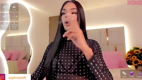 Snapshot of sweett_shinexx chatting on 09.22.25 angel online show from 09.22.25