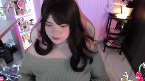 Snapshot of sweettoqui chatting on 12.19.24 Pau online show from 12.19.24