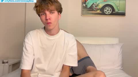 Snapshot of swoopyboy chatting on 10.11.25 swoopyboy online show from 10.11.25