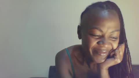 Snapshot of swtebony1 chatting on 01.22.25 ALICIA online show from 01.22.25