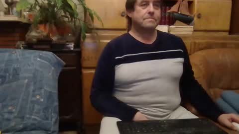 Snapshot of sympa_trique chatting on 12.28.24 sympa_trique online show from 12.28.24