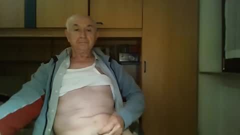 Snapshot of t5519t chatting on 10.04.25 t5519t online show from 10.04.25