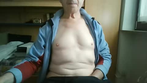 Snapshot of t5519t chatting on 10.19.25 t5519t online show from 10.19.25