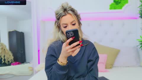 Snapshot of taahiraarabian chatting on 01.04.25 Arianna online show from 01.04.25