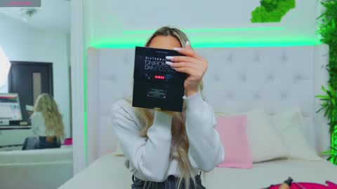 Snapshot of taahiraarabian chatting on 01.23.25 Arianna online show from 01.23.25