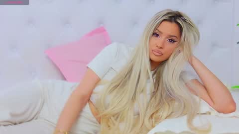 Snapshot of taahiraarabian chatting on 01.29.25 Arianna online show from 01.29.25