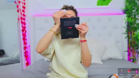 Snapshot of taahiraarabian chatting on 03.10.25 Arianna online show from 03.10.25