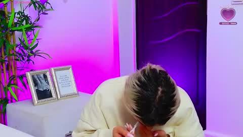 Snapshot of taahiraarabian chatting on 09.25.25 Arianna online show from 09.25.25