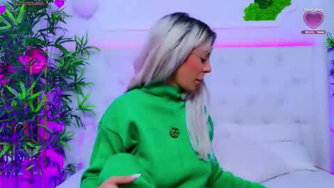 Snapshot of taahiraarabian chatting on 09.30.25 Arianna online show from 09.30.25