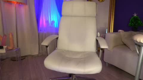 Snapshot of tais_athena chatting on 12.26.24 Margo online show from 12.26.24