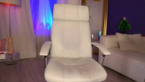 Snapshot of tais_athena chatting on 12.27.24 Margo online show from 12.27.24