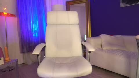 Snapshot of tais_athena chatting on 02.14.25 Margo online show from 02.14.25