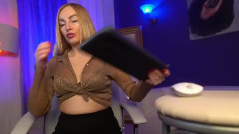 Snapshot of tais_athena chatting on 02.16.25 Margo online show from 02.16.25