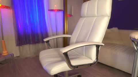 Snapshot of tais_athena chatting on 02.20.25 Margo online show from 02.20.25