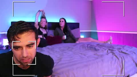 Snapshot of talltitsandtats chatting on 12.14.24 talltitsandtats online show from 12.14.24