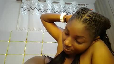 Snapshot of tamia538235 chatting on 02.16.25 tamia online show from 02.16.25