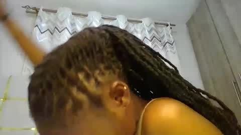 Snapshot of tamia538235 chatting on 02.19.25 tamia online show from 02.19.25