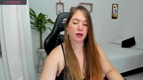 Snapshot of tamy_shine87 chatting on 02.17.25 Im Samy online show from 02.17.25