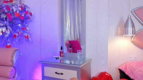 Snapshot of tamyeliot chatting on 02.14.25 Tamy online show from 02.14.25