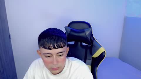 Snapshot of tatannn_ chatting on 11.05.25 T A T A N online show from 11.05.25